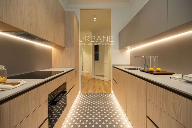 Elegante propiedad totalmente reformada en una Finca Regia histórica en L'Eixample