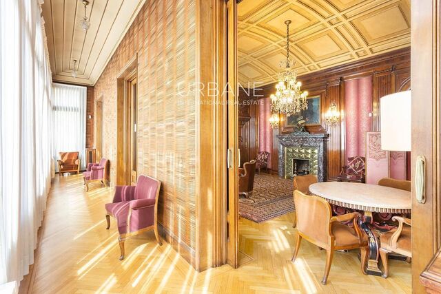 Espectacular pis de luxe clàssic en venda per reformar a l'Eixample