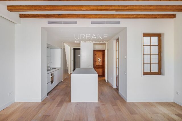 Spektakuläres renoviertes Duplex-Apartment mit Terrasse zum Verkauf im Eixample, 3 Schlafzimmer und 3 Bäder