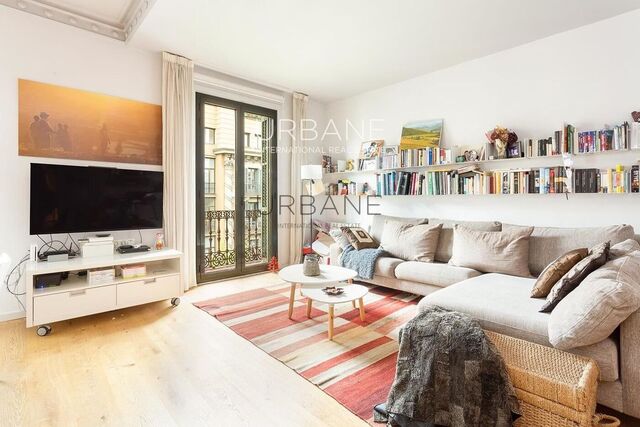 xquisida Casa de 3 Dormitoris en Venda al Prestigiós Eixample Dret de Barcelona
