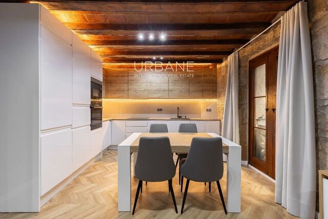 Exquisite Flat for Sale in Barcelona's Gothic Quarter: Modern Comfort Meets Catalan Charm