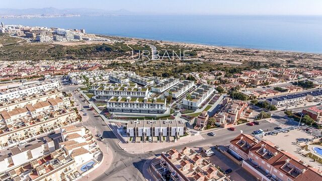 Apartamento de 3 Dormitorios y 2 Baños en Venta en Santa Pola con Vistas al Mar y Terraza