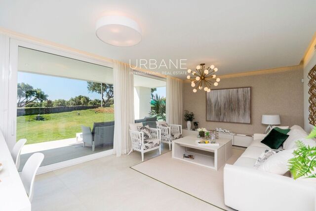 Apartamento de 3 habitaciones en San Roque, Cádiz, en un resort de golf.