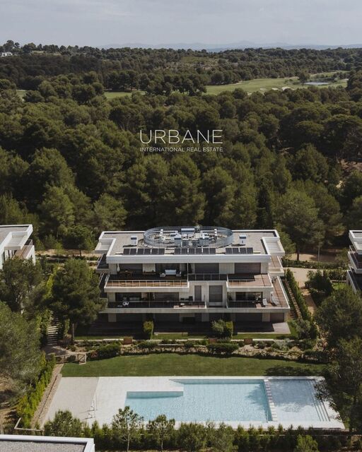 Seafront Paradise :Exclusiu apartament en primera línia de mar amb vistes impressionants
