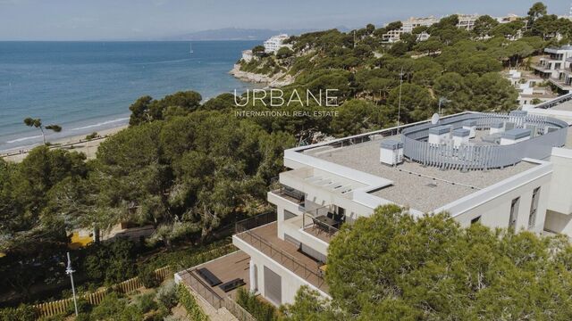 Seafront Paradise :Exklusive Wohnung in erster Meereslinie mit atemberaubendem Ausblick