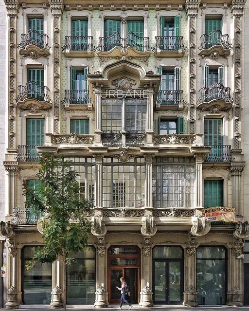Exquisite Luxury Flat for Sale in Barcelona's Eixample Derecha