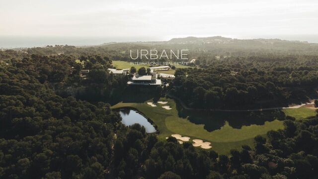Apartamento de lujo de 4 dormitorios y 3 baños en un resort de golf.