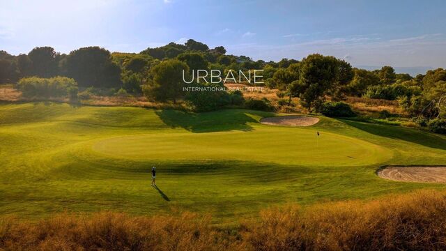 Apartamento de lujo de 4 dormitorios y 3 baños en un resort de golf.