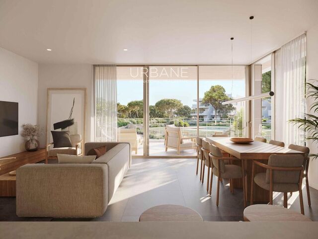 Lujoso Apartamento en Venta en la Primera Planta del Golf Resort de Salou con Vista a la Playa