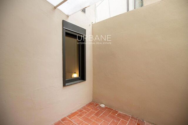 Lujoso Piso de 2 Dormitorios con Patio Privado en Venta en Eixample Izquierdo, Barcelona
