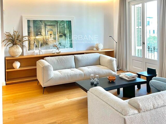 Luxuriöse 124 m² Wohnung mit Terrasse und Pool im Herzen von Barcelona