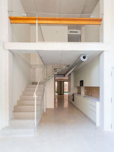 Moderno Dúplex en Planta Baja en Venta en Sagrada Familia, Eixample