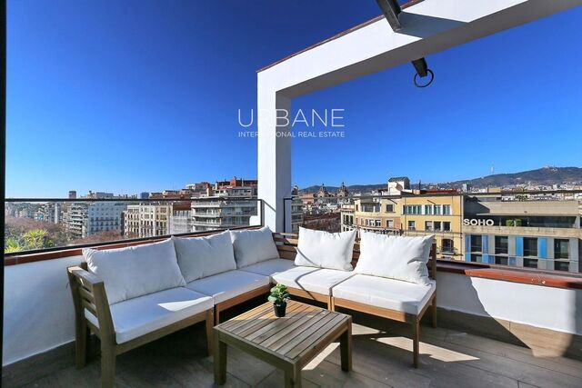 Luxuriöses Penthouse zum Verkauf mit 2 Schlafzimmern und 2 Badezimmern und Terrasse im Eixample, Barcelona