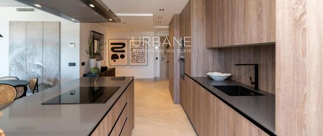 Apartamento moderno de tres habitaciones con terraza en entorno natural