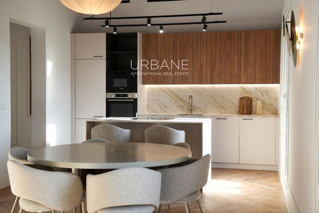 Geräumige Wohnung in Renovierung an der Gran Via - Eixample