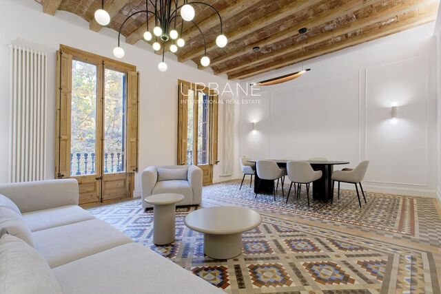 Appartement spacieux et moderne en rénovation dans le quartier emblématique de l'Eixample