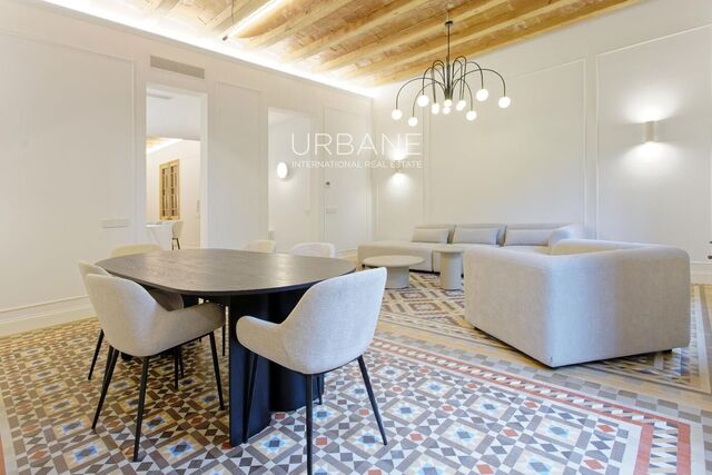 Appartement spacieux et moderne en rénovation dans le quartier emblématique de l'Eixample