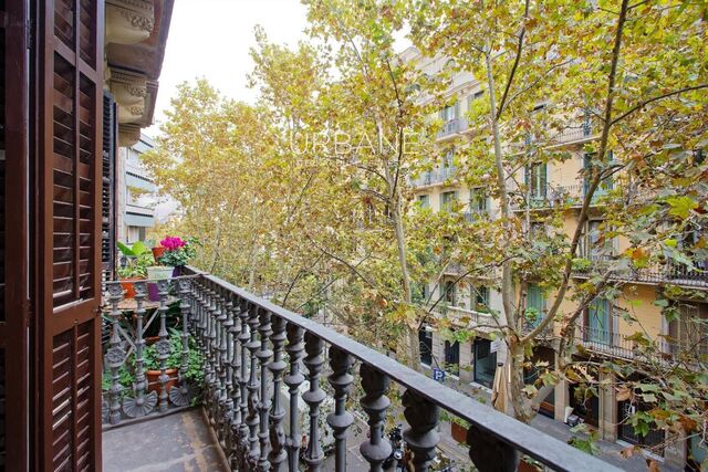 Appartement spacieux et moderne en rénovation dans le quartier emblématique de l'Eixample