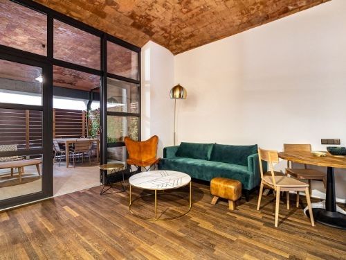 Lovely 1 Bed Apartment with Terrace for Rent in Vila de Gracia