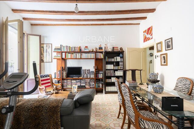 Encantador piso de 3 habitaciones en venta en el corazón del Barrio Gótico de Barcelona – A pocos pasos de la mágica Catedral del Pi