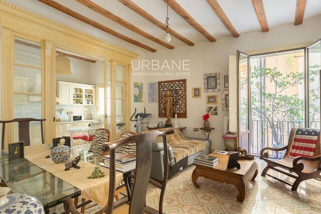 Encantador piso de 3 habitaciones en venta en el corazón del Barrio Gótico de Barcelona – A pocos pasos de la mágica Catedral del Pi