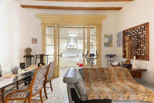 Encantador piso de 3 habitaciones en venta en el corazón del Barrio Gótico de Barcelona – A pocos pasos de la mágica Catedral del Pi