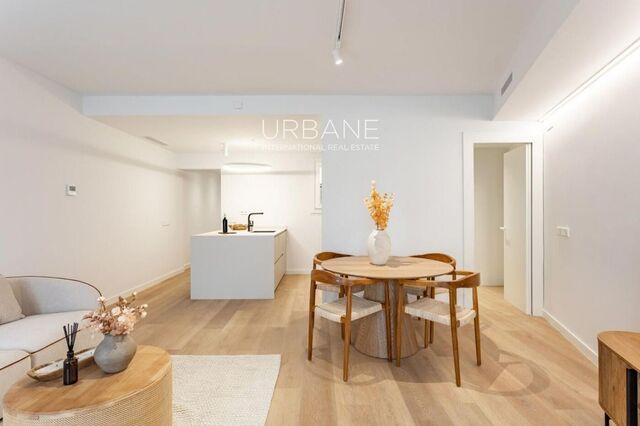 Spacious apartment with a pool in the heart of Barcelona