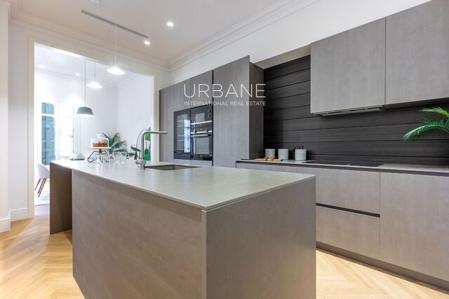 Excepcional Pis al Barri Gòtic de Barcelona | 2 Dormitoris, 2 Banys, Cuina Equipada | 150 m²