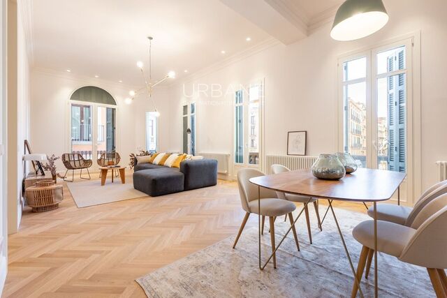 Excepcional Pis al Barri Gòtic de Barcelona | 2 Dormitoris, 2 Banys, Cuina Equipada | 150 m²