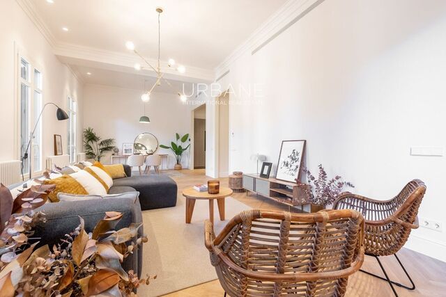 Exceptional Apartment in Barcelona's Gothic Quarter | 2 Bedrooms, 2 Bathrooms, Fully Equipped Kitchen | 150 m²