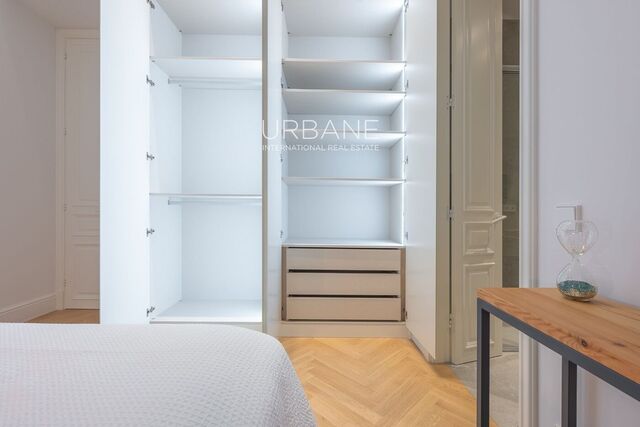 Excepcional Pis al Barri Gòtic de Barcelona | 2 Dormitoris, 2 Banys, Cuina Equipada | 150 m²