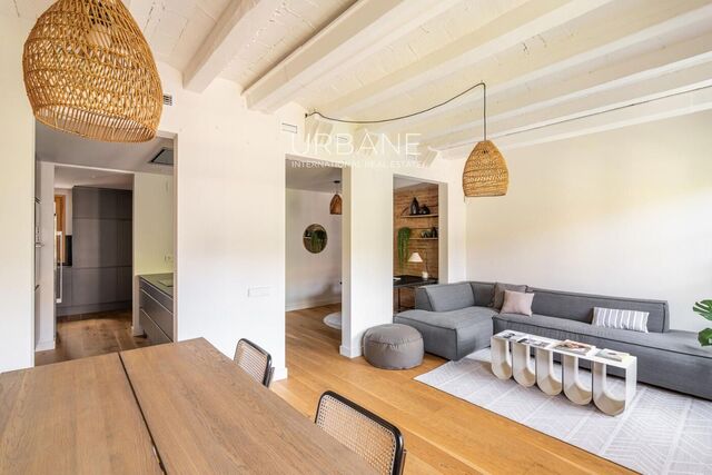 Oportunitat d'Inversió Excepcional: Joia de 2 Habitacions a l'Eixample, a un Pas de l'Arc de Triomf!