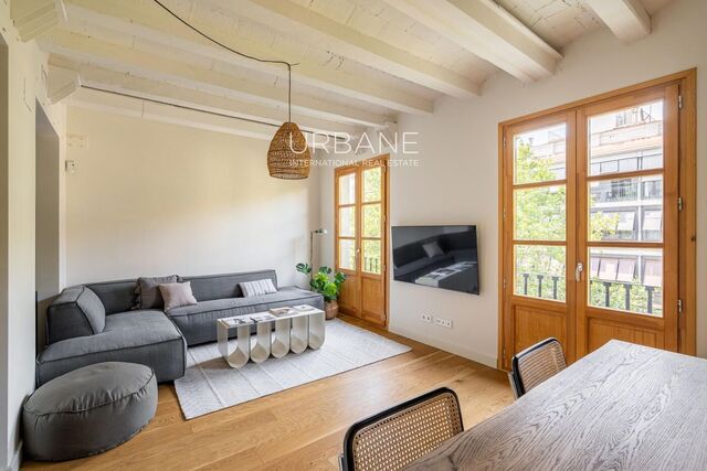 Oportunitat d'Inversió Excepcional: Joia de 2 Habitacions a l'Eixample, a un Pas de l'Arc de Triomf!
