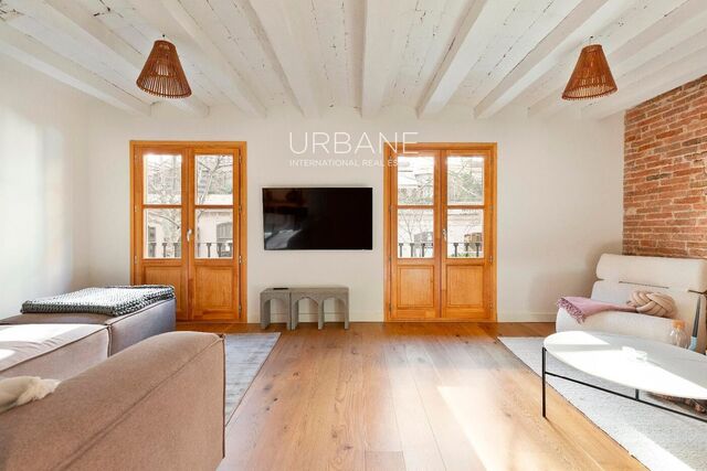 Unique Investment Opportunity: 2-Bedroom Gem in Eixample, Steps from the Arc de Triomf