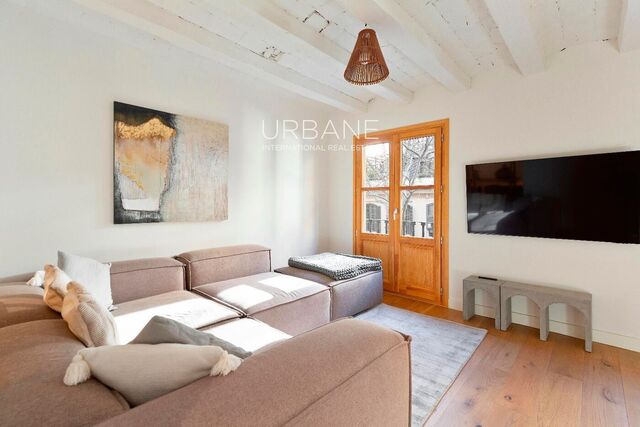 Unique Investment Opportunity: 2-Bedroom Gem in Eixample, Steps from the Arc de Triomf
