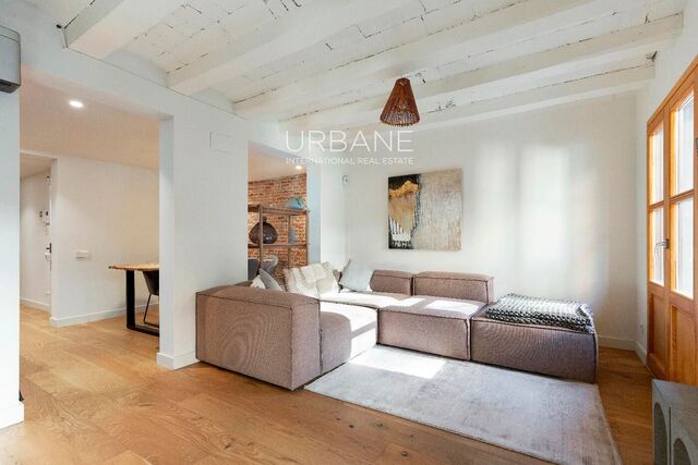 Unique Investment Opportunity: 2-Bedroom Gem in Eixample, Steps from the Arc de Triomf