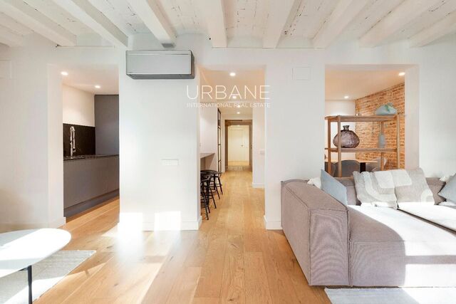 Unique Investment Opportunity: 2-Bedroom Gem in Eixample, Steps from the Arc de Triomf