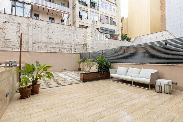 Habitatge Nou de 2 Habitacions amb Fantàstica Terrassa Privada i Jacuzzi a Poble Sec