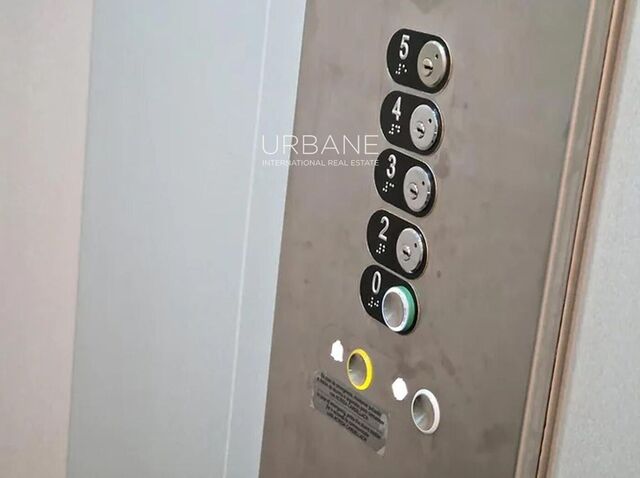 Elegante apartamento reformado de 2 habitaciones con balcón privado en el Barrio Gótico de Barcelona