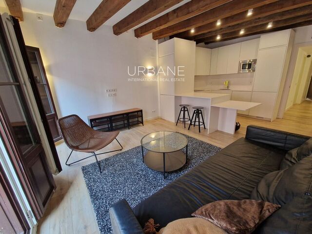 Élégant appartement rénové de 2 chambres avec balcon privé dans le Quartier Gothique de Barcelone