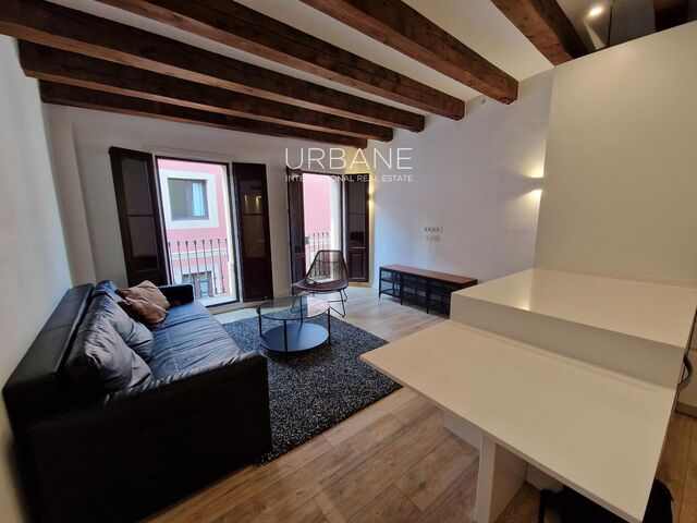 Élégant appartement rénové de 2 chambres avec balcon privé dans le Quartier Gothique de Barcelone
