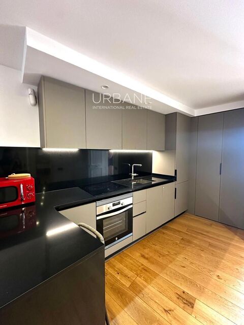 Apartamento Renovado con Terraza Comunitaria en el Corazón del Barrio Gótico – Alquiler hasta 11 Meses