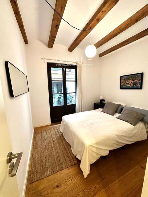 Apartamento Renovado con Terraza Comunitaria en el Corazón del Barrio Gótico – Alquiler hasta 11 Meses