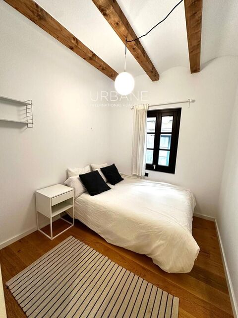 Apartamento Renovado con Terraza Comunitaria en el Corazón del Barrio Gótico – Alquiler hasta 11 Meses