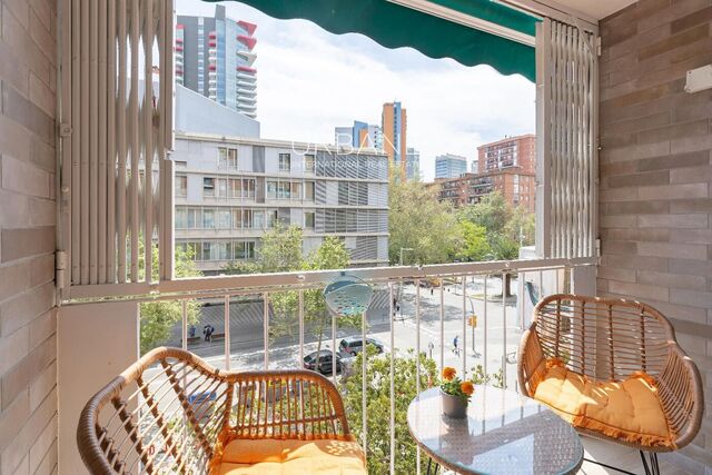 Renovated and Bright Apartment with 3 Bedrooms and a Balcony, Close to the Beach