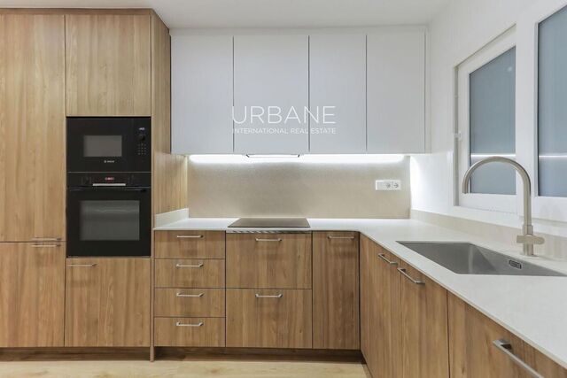 Apartamento nuevo y espacioso de 3 habitaciones en Eixample