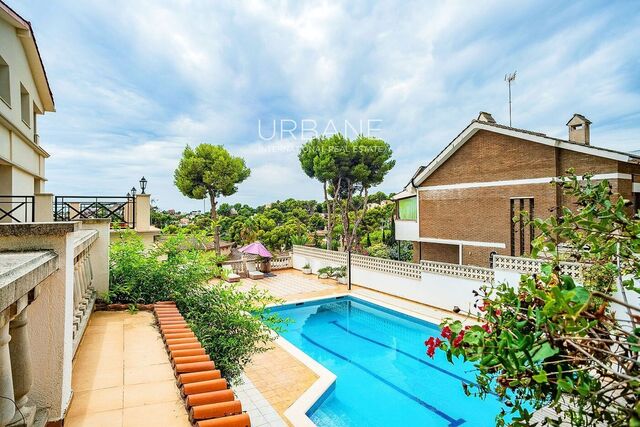 Preciosa vivienda a cuatro vientos con espectaculares vistas en Castelldefels