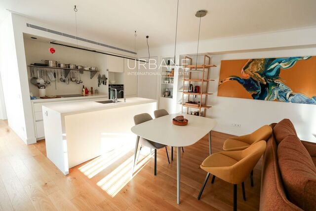 Prime Dreta de l'Eixample: Exquisitely Restored Historic Apartment.