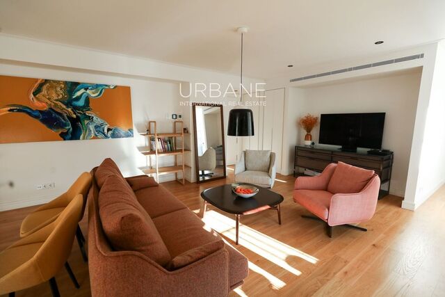 Prime Dreta de l'Eixample: Exquisitely Restored Historic Apartment.