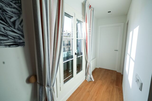 Prime Dreta de l'Eixample: Exquisitely Restored Historic Apartment.